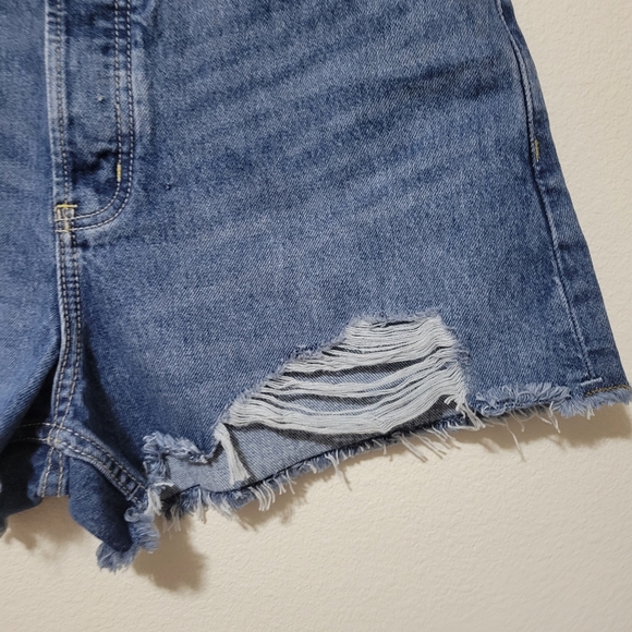 NWT Arizona Jean Co. High Waisted Denim Shorts | Size 11 - Picture 3 of 9